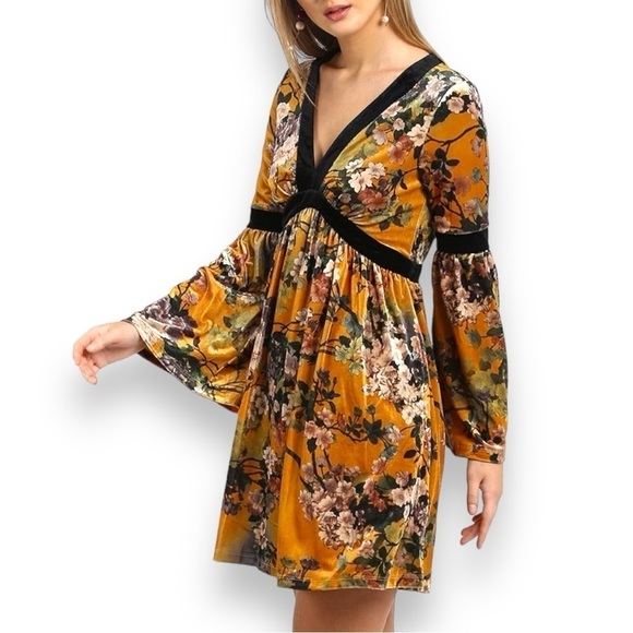 70s Boho Vibes Velour Bell Sleeve Floral Dress Size Large - Picture 5 of 9